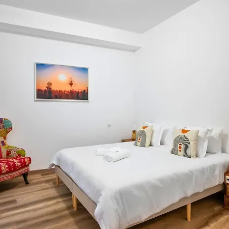 Corner Monaco Apartment *