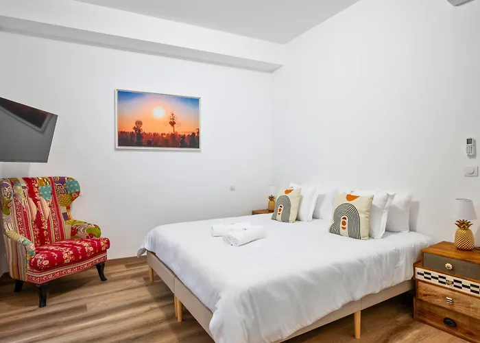 Le Corner - 5 Min To - Ideal Couples Or Groups - Near Events - Quiet - Premium Services Апартаменты *